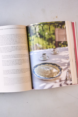 A Table For Friends | Skye McAlpine