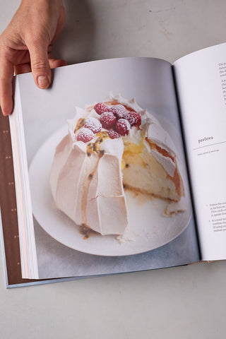 Zoe Bakes Cakes : Zoe Francois - Signed Copy