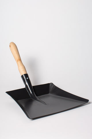 Our Favorite French Dustpan - in 2 colors